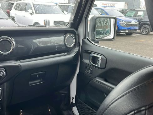 Certified 2021 Jeep Wrangler Unlimited Sahara image 29