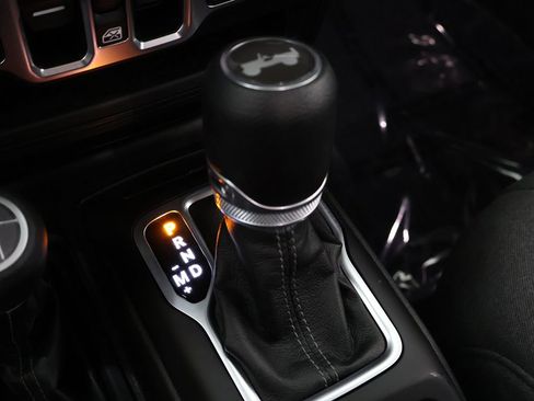 Used 2025 Jeep Wrangler Unlimited Sahara AWD/4WD image 48