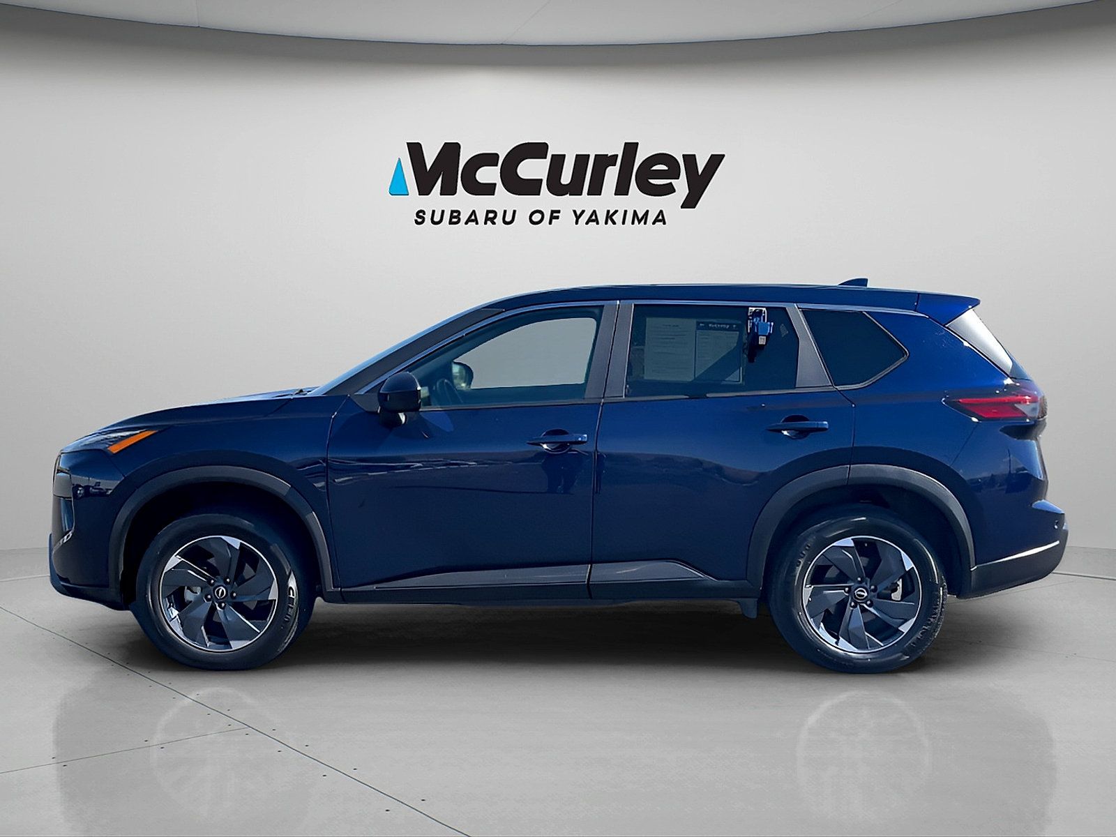 Used 2024 Nissan Rogue SV AWD/4WD image 2