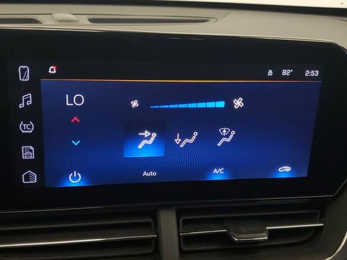 Used 2025 Chevrolet Trax LT FWD image 19