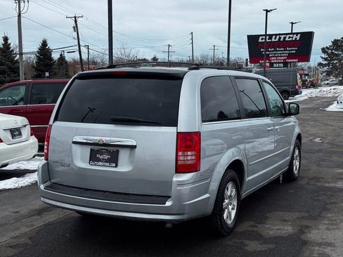 Used 2008 Chrysler Town & Country Touring w/ Flexible Seating Group image 5