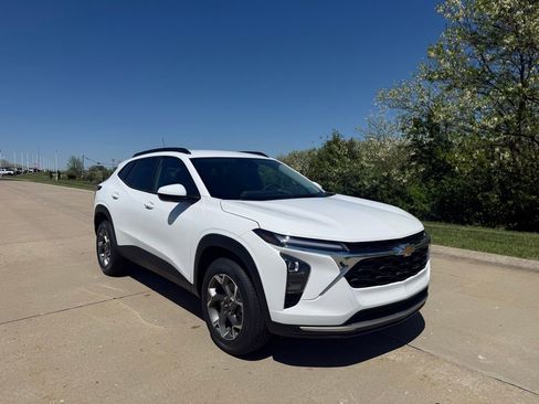 New 2026 Chevrolet Trax LT FWD image 1
