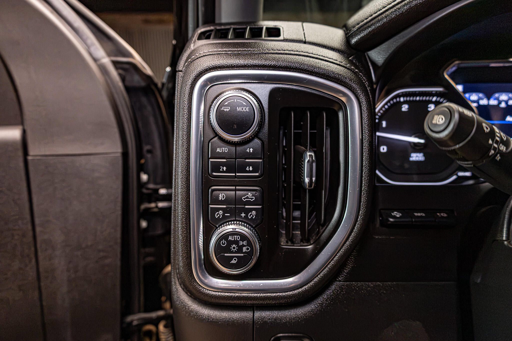 Used 2022 GMC Sierra 3500 Denali w/ Denali Ultimate Package AWD/4WD image 17