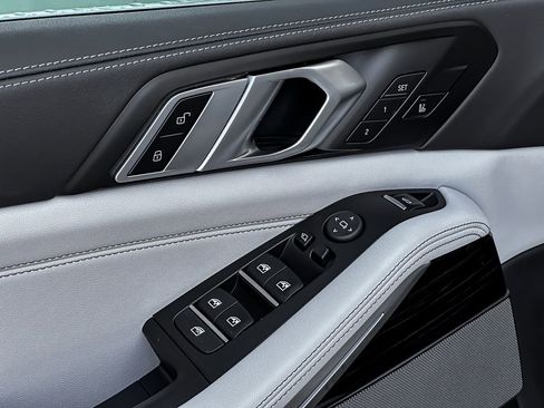 New 2025 BMW X5 sDrive40i w/ Climate Comfort Package image 12