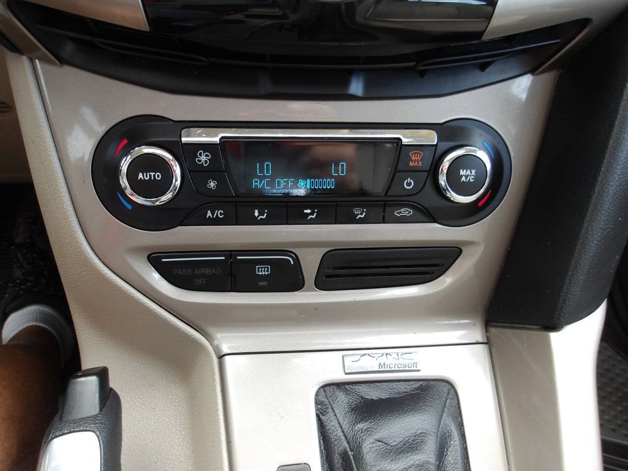 Used 2012 Ford Focus SEL FWD image 9
