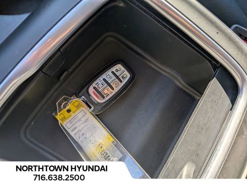 Used 2024 Chrysler Pacifica Touring-L image 21