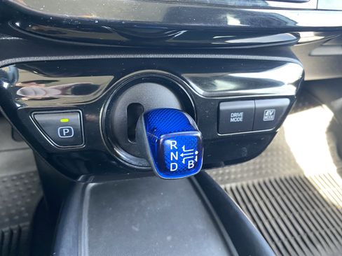 Used 2022 Toyota Prius LE image 32