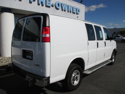 Used 2023 GMC Savana 2500 w/ Driver Convenience Package image 3
