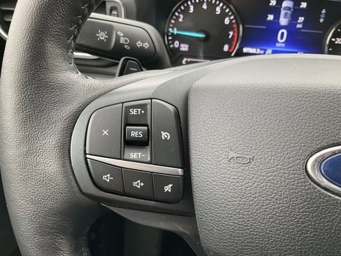 Used 2020 Ford Explorer XLT w/ Equipment Group 202A image 5