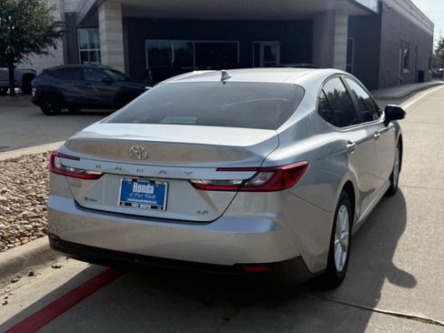 Used 2025 Toyota Camry LE w/ Convenience Package FWD image 5