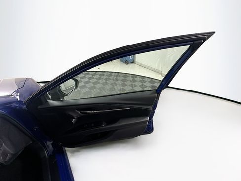 Used 2025 Toyota Camry LE image 31