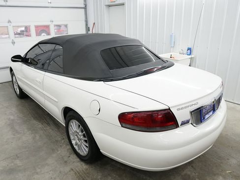 Used 2005 Chrysler Sebring Touring image 10