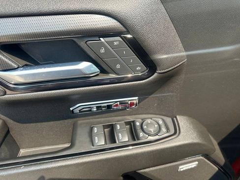 Used 2023 GMC Sierra 1500 AT4 w/ Technology Package AWD/4WD image 18