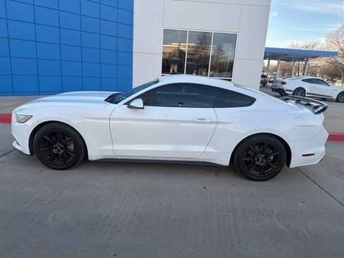 Used 2017 Ford Mustang Coupe image 5