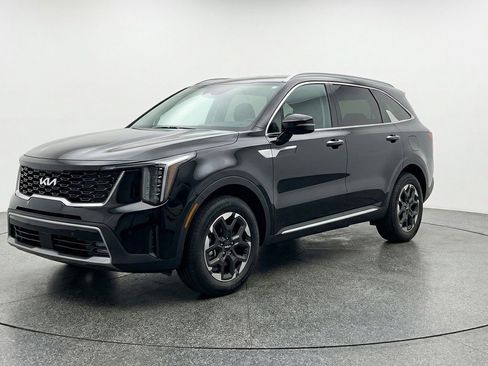 Used 2024 Kia Sorento S image 3