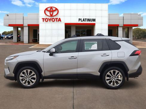 Used 2023 Toyota RAV4 XLE Premium image 3