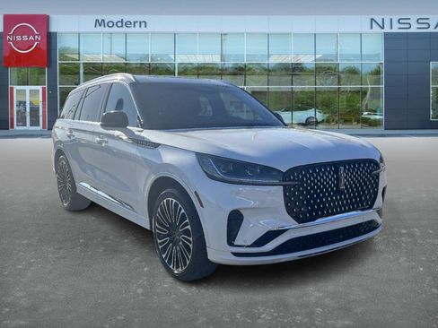 Used 2025 Lincoln Aviator Black Label image 3