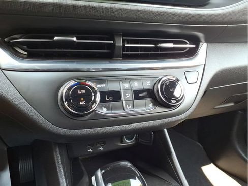 Used 2024 Buick Envista Preferred w/ Convenience I Package FWD image 19