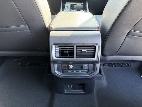 New 2026 Volkswagen Atlas Peak Edition AWD/4WD image 24