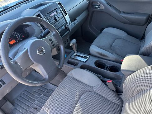 Used 2010 Nissan Frontier SE image 7