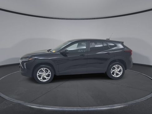 Used 2026 Chevrolet Trax LS w/ LS Convenience Package FWD image 8