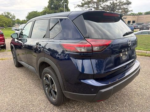 Used 2024 Nissan Rogue SV AWD/4WD image 7
