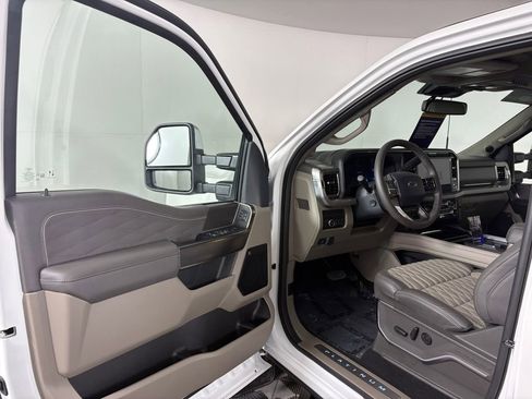Certified 2026 Ford F350 Platinum w/ Platinum Plus Package image 13