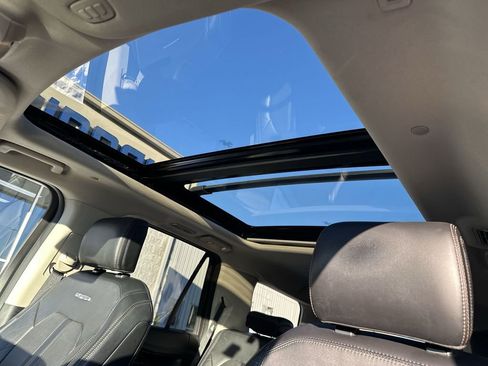 Used 2019 Ford Expedition Platinum image 16