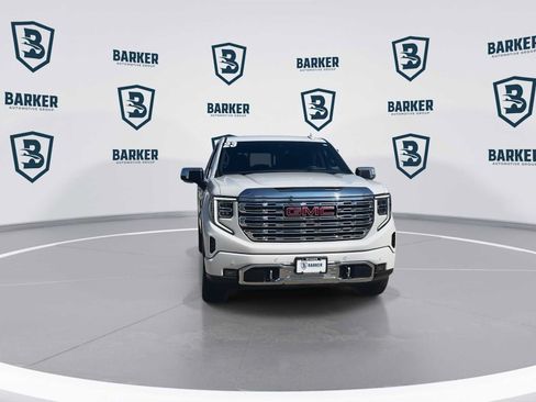 Used 2023 GMC Sierra 1500 Denali w/ Technology Package AWD/4WD image 4