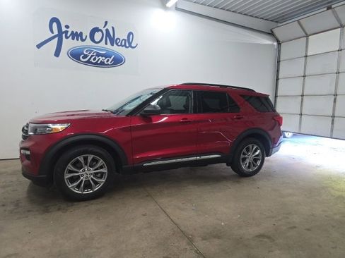 Used 2022 Ford Explorer XLT w/ Equipment Group 202A image 30