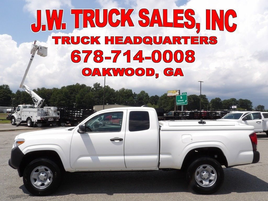 Used 2020 Toyota Tacoma SR RWD image 2