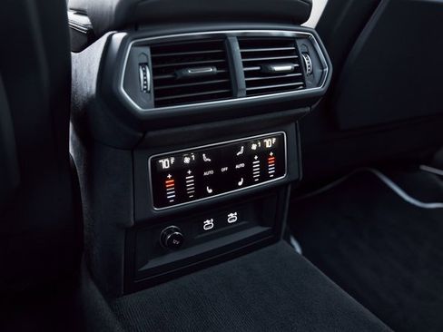 Used 2025 Lamborghini Urus SE image 50