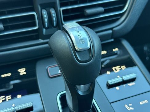 Certified 2025 Porsche Macan image 25