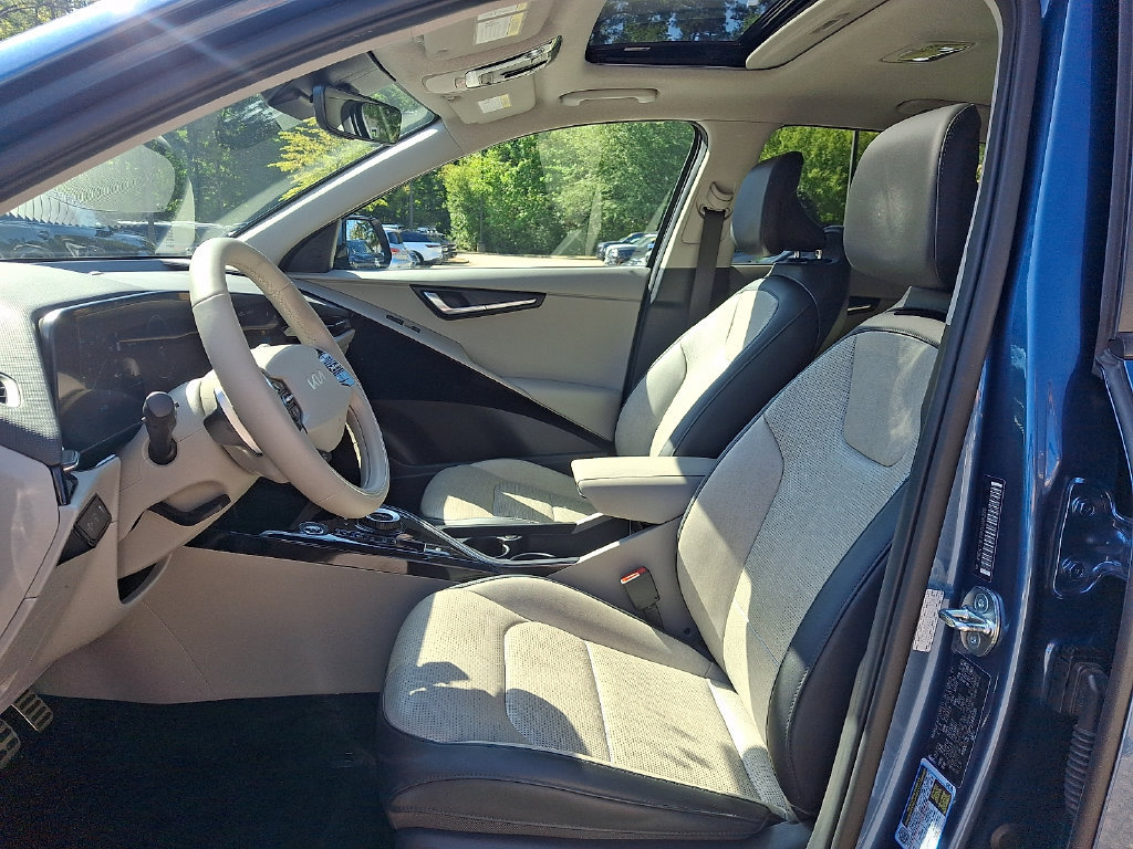 Used 2023 Kia Niro Wave w/ Wave Preserve Package FWD image 13