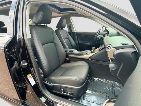 Used 2016 Lexus IS 300 AWD w/ Navigation System Package image 33