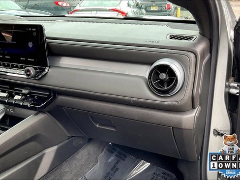Used 2023 Chevrolet Colorado LT w/ LT Convenience Package II AWD/4WD image 19