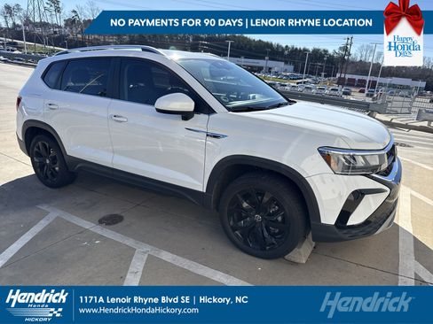 Used 2023 Volkswagen Taos SE image 1