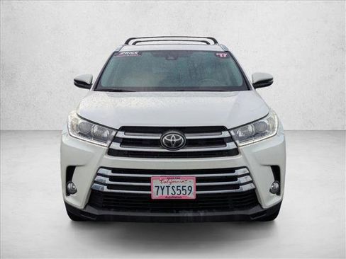 Used 2017 Toyota Highlander Limited image 2