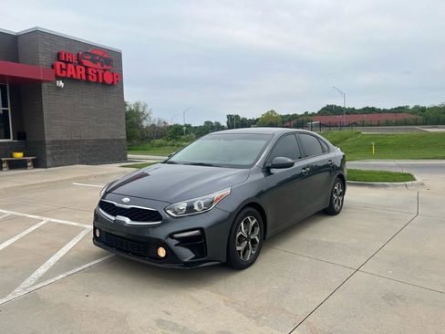 Used 2020 Kia Forte LXS FWD image 2