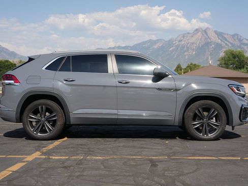 Used 2022 Volkswagen Atlas Cross Sport SEL R-Line AWD/4WD image 6