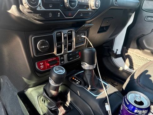 Used 2022 Jeep Gladiator Rubicon w/ Trailer Tow Package AWD/4WD image 16