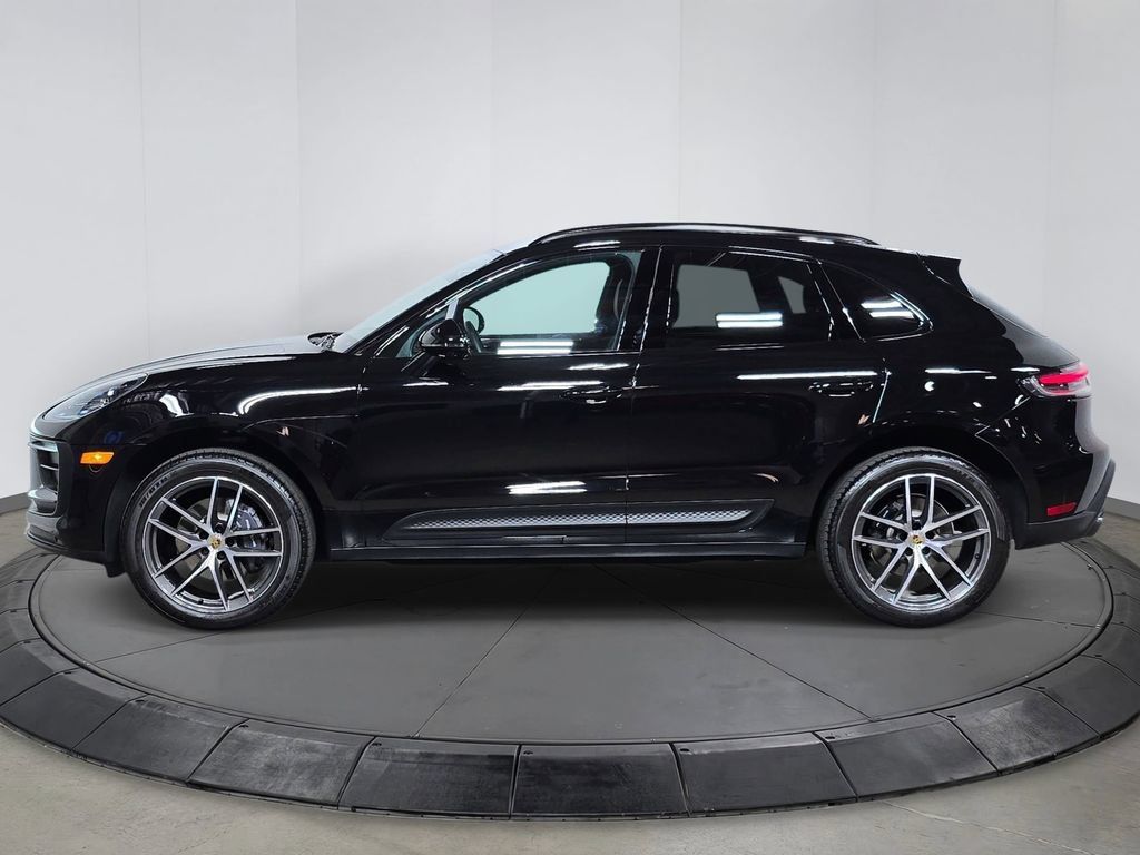 Certified 2026 Porsche Macan AWD/4WD image 2