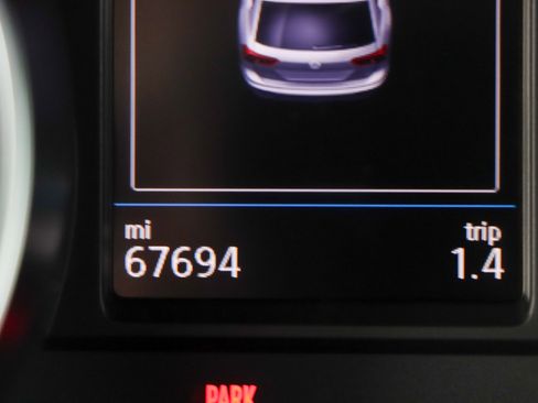 Used 2020 Volkswagen Tiguan SE w/ Panoramic Sunroof Package image 16