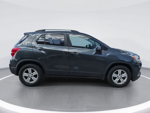 Used 2018 Chevrolet Trax LT w/ LT Convenience Package FWD image 9