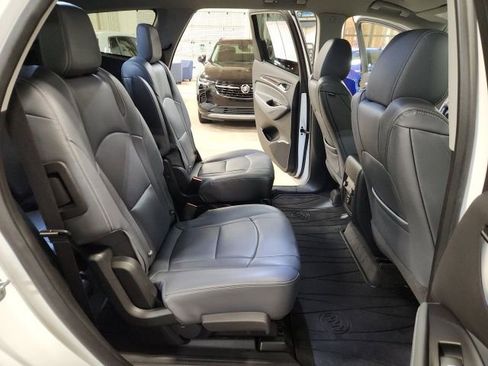 Used 2018 Buick Enclave Essence image 31