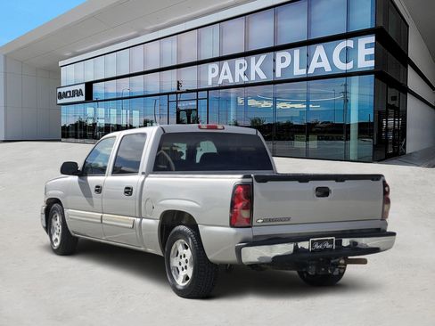 Used 2007 Chevrolet Silverado 1500 LT w/ Crew Cab Value Package image 4