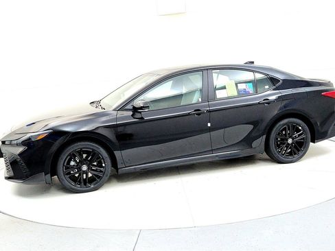 New 2026 Toyota Camry SE image 3