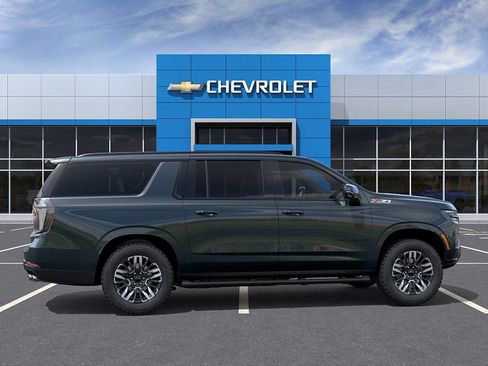 New 2026 Chevrolet Suburban Z71 w/ Comfort Package AWD/4WD image 5