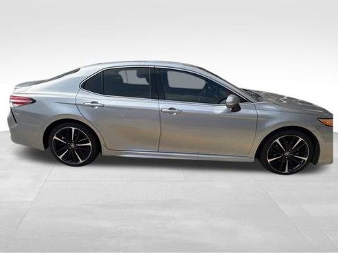 Used 2020 Toyota Camry XSE image 5