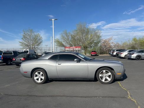 Used 2014 Dodge Challenger SXT image 3